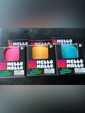 NeeDoh Color-Changing Marshmallow Toy - Pink, Orange, Blue